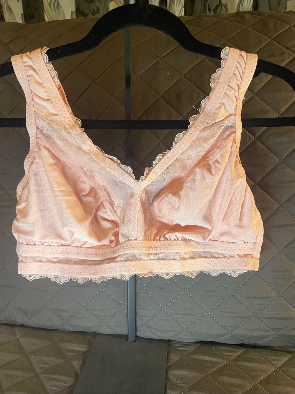 Breezies set of 3 comfort wireless bras, peach, ivory and beige size 1x. - Picture 3 of 10